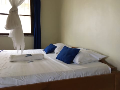 Standard Double Room | Desk, free WiFi, bed sheets