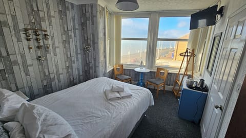 Double Room, Sea View | Individually decorated, individually furnished, iron/ironing board