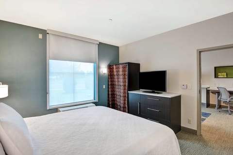 Suite, 1 Bedroom, Accessible, Bathtub | Desk, blackout drapes, iron/ironing board, free cribs/infant beds