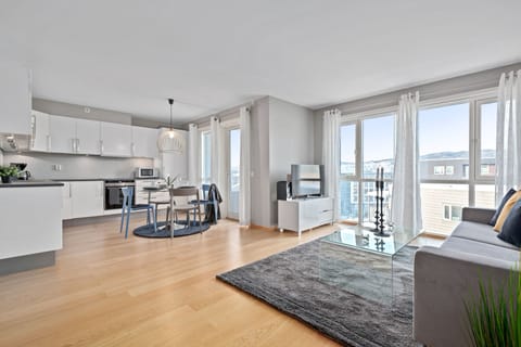 Apartment, 2 Bedrooms | Living room | Smart TV, Netflix