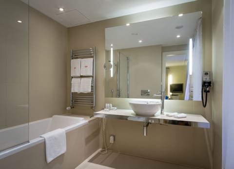 Superior Double Room | Bathroom | Shower, designer toiletries, hair dryer, towels