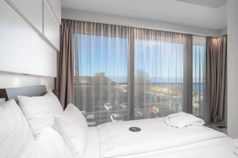 Exclusive Apartment, 2 Bedrooms, Sea View | Premium bedding, memory foam beds, minibar, in-room safe