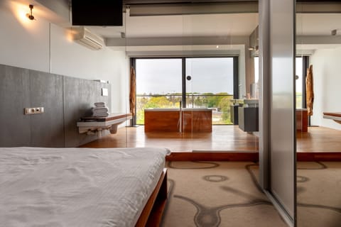 Grand Apartment, Sea View | Premium bedding, memory foam beds, minibar, in-room safe