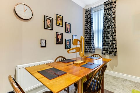 Apartment, 1 Bedroom | In-room dining