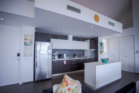 Comfort Apartment, 2 Bedrooms, Balcony, Ocean View | Private kitchen | Full-size fridge, microwave, oven, stovetop