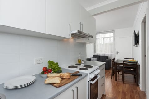 Apartment, 1 Bedroom | Private kitchen | Full-size fridge, microwave, oven, stovetop