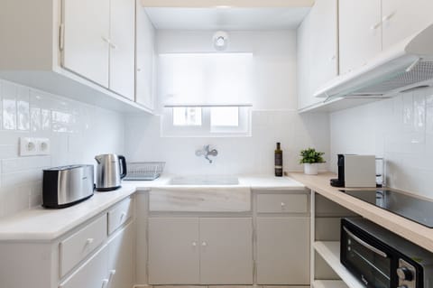 Apartment | Private kitchen | Oven, stovetop, dishwasher, espresso maker