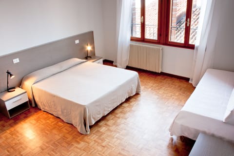 Double Room in Annex Building (Via San Gregorio Barbarigo 15) | In-room safe, desk, soundproofing, iron/ironing board