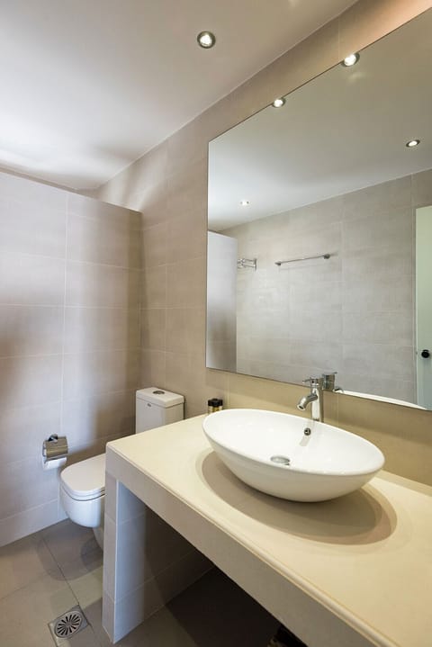 Shower, free toiletries, hair dryer, bathrobes