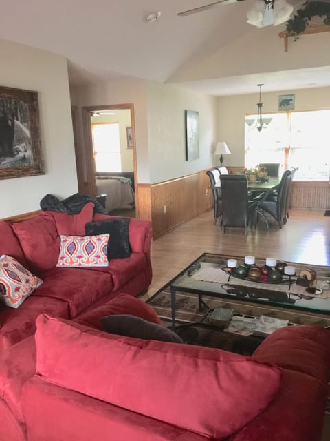 "Bear" With Us!
A Smoky Mountain Retreat