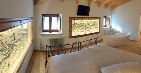 Suite | Premium bedding, minibar, in-room safe, desk