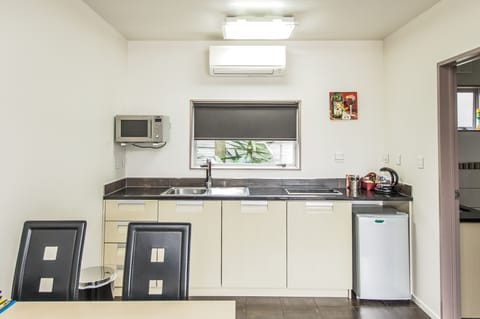 Family Unit, 2 Bedrooms | Private kitchenette | Fridge, microwave, coffee/tea maker, electric kettle