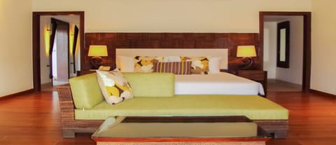 Luxury Lagoon View Suite | Minibar, in-room safe, individually decorated, individually furnished