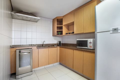 Penthouse (Suite) | Private kitchen | Electric kettle, eco-friendly cleaning products, dining tables