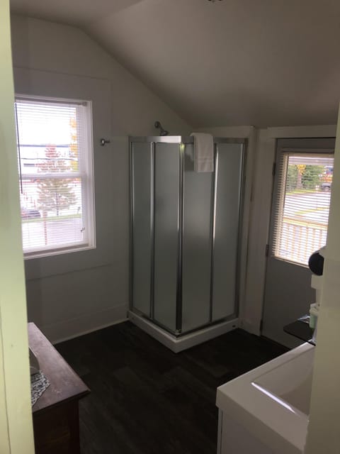 Double Room, Ensuite, Lake View (Private Deck, Non-ADA) | Bathroom