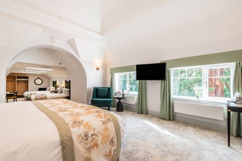 The Burnside Suite | Egyptian cotton sheets, premium bedding, memory foam beds, in-room safe