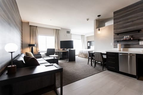 Suite, 1 Bedroom | Premium bedding, desk, iron/ironing board, free cribs/infant beds