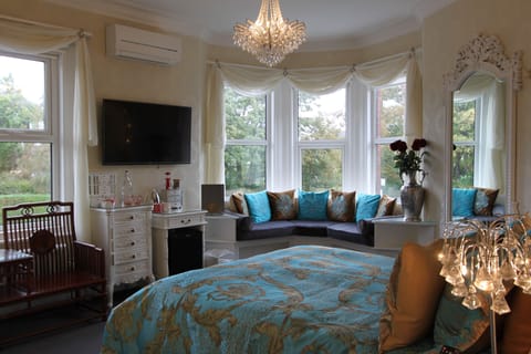 Double Room, Ensuite (French Rococo) | Soundproofing, iron/ironing board, WiFi