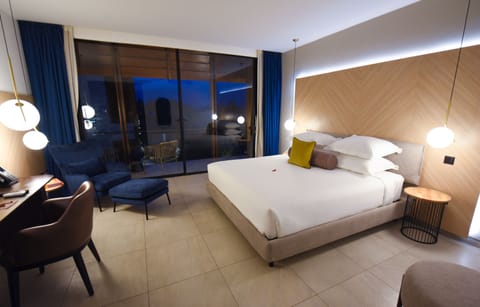 Deluxe Double Room, 1 Bedroom, Balcony, City View | Premium bedding, down comforters, free minibar, in-room safe