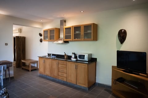 Executive Suite | Private kitchen | Fridge, espresso maker, coffee/tea maker, electric kettle