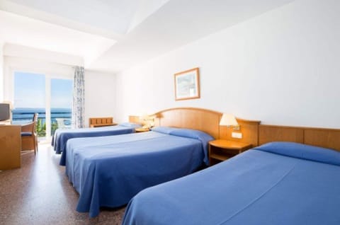 Quadruple Room, Sea View | In-room safe, desk, free cribs/infant beds, rollaway beds