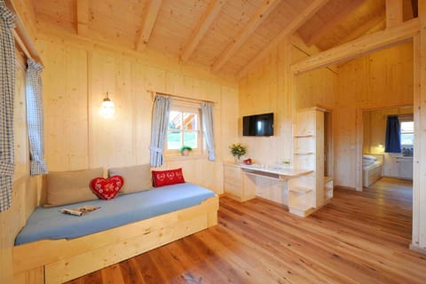 Chalet (Kampenwand) | 2 bedrooms, individually decorated, laptop workspace