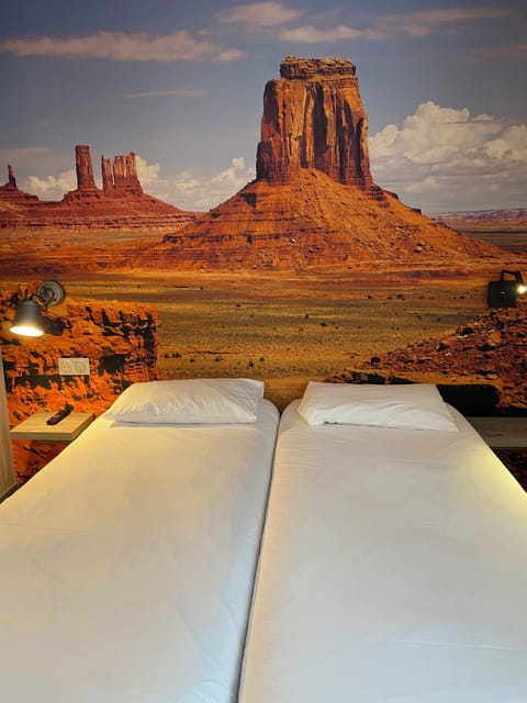 Twin Room, 2 Twin Beds, Non Smoking | Individually decorated, individually furnished, blackout drapes