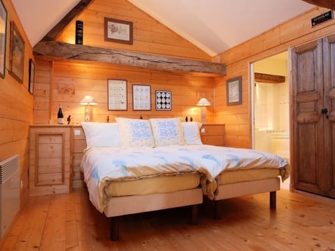 Comfort Twin Room, Private Bathroom (La Loge de Vigne) | Blackout drapes, free WiFi, bed sheets