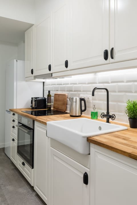 Apartment, 1 Bedroom | Private kitchen | Full-size fridge, oven, stovetop, espresso maker