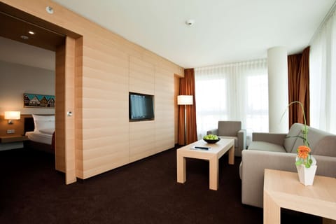 Suite | Minibar, in-room safe, desk, soundproofing