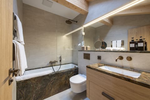 Attic Deluxe | Bathroom | Shower, rainfall showerhead, eco-friendly toiletries, hair dryer