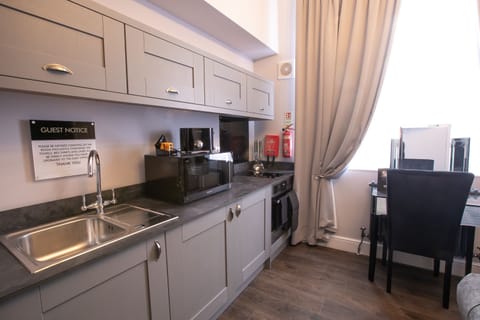 Luxury Apartment, 1 Double Bed (Elm Hill) | Private kitchen | Fridge, microwave, oven, stovetop