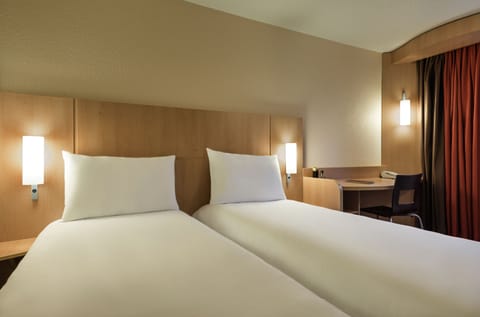 Standard Room, 2 Twin Beds | 1 bedroom, Egyptian cotton sheets, premium bedding, in-room safe