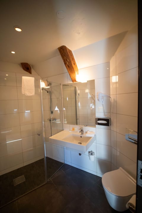 Topsuite - exclusive | Bathroom | Free toiletries, hair dryer, towels