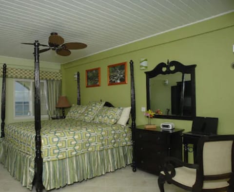 Deluxe Room, 1 King Bed, Ocean View | Select Comfort beds, in-room safe, individually furnished, desk