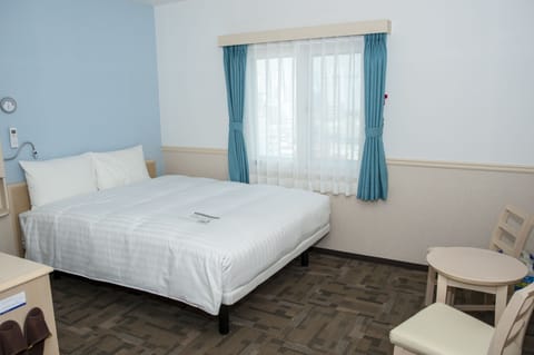 Deluxe Double Room, Non Smoking | Desk, free WiFi