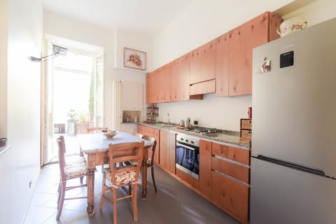 Apartment, 4 Bedrooms | Private kitchen | Full-size fridge, microwave, oven, stovetop