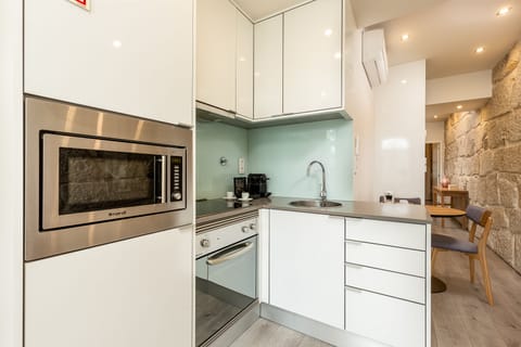 Deluxe Apartment, 1 Bedroom, Balcony (2) | Private kitchen | Full-size fridge, microwave, oven, stovetop