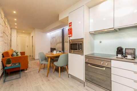 Standard Apartment, 1 Bedroom (0 No View) | In-room dining