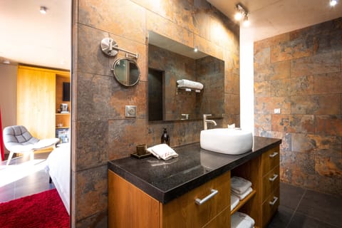 Junior Suite, Partial Sea View (Bestouan) | Bathroom | Shower, hair dryer, bathrobes, towels