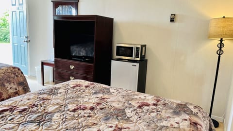 Deluxe Double Room, 2 Double Beds, Private Bathroom, Courtyard View | Premium bedding, pillowtop beds, desk, soundproofing