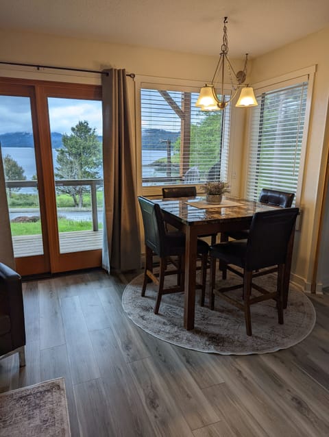 Water View Condo | In-room dining