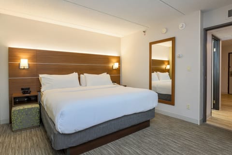 Suite, 1 King Bed | In-room safe, desk, laptop workspace, blackout drapes