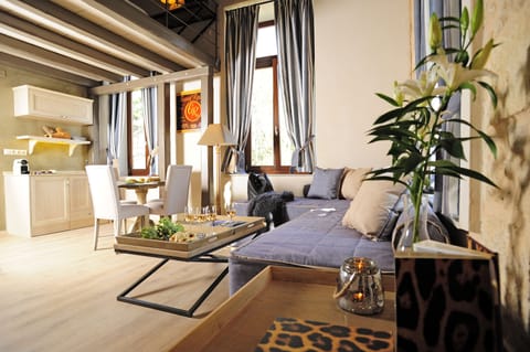 Suite | Living area | TV