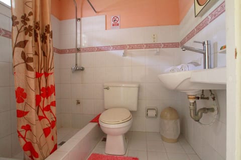 Basic Room, Multiple Beds, Non Smoking | Bathroom | Shower, free toiletries, towels