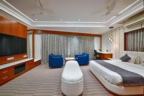 Luxury Room | Desk, free WiFi, bed sheets