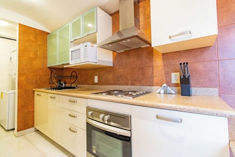 Fully stocked kitchen for your convenience.