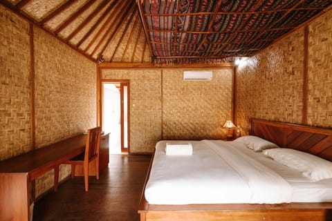 Traditional Bungalow | In-room safe, desk, soundproofing, free WiFi