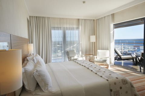 Suite (Ria View) | Premium bedding, minibar, in-room safe, desk