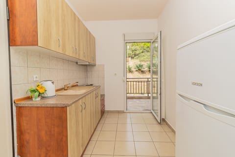 Family Apartment, Balcony | Private kitchen | Full-size fridge, oven, stovetop, coffee/tea maker